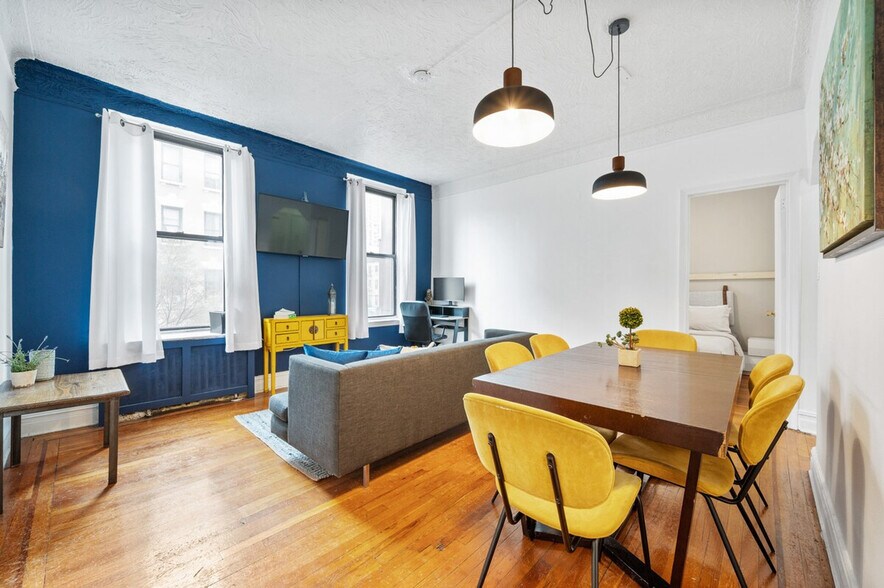 Building Photo - 400 W 47th St