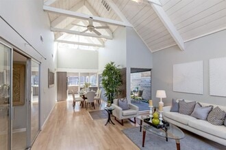 Building Photo - Bright and Airy Sunnyvale Home with Update...