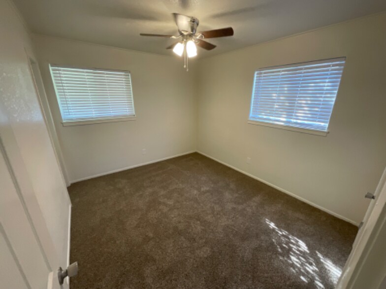 Building Photo - 1007 W Louisa Ave