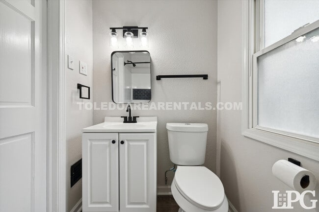 Building Photo - 3606 Revere Dr