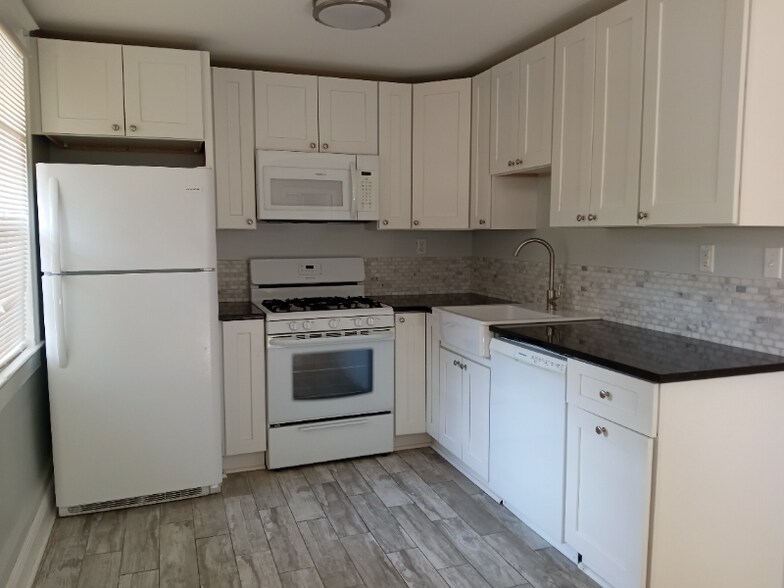 Building Photo - 3343 Esplanade Ave