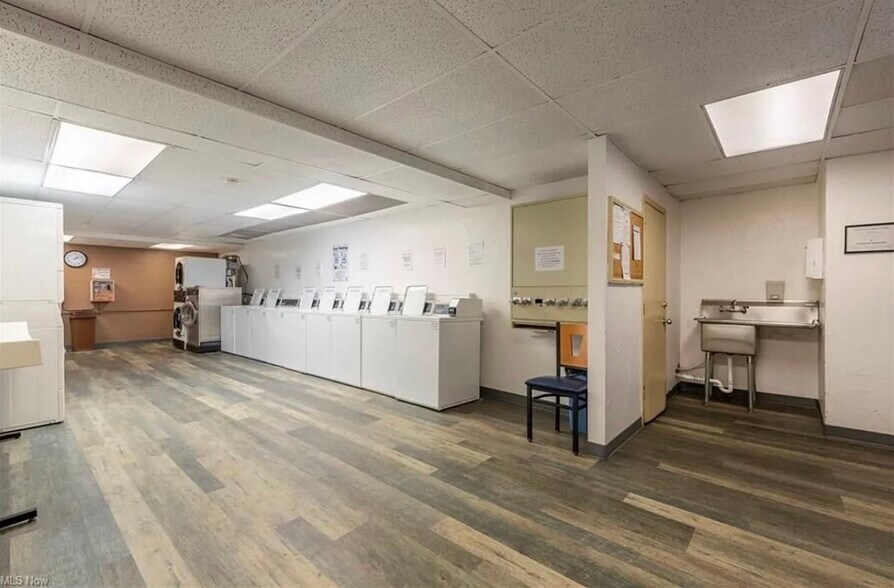 Building Photo - 11720 Edgewater Dr