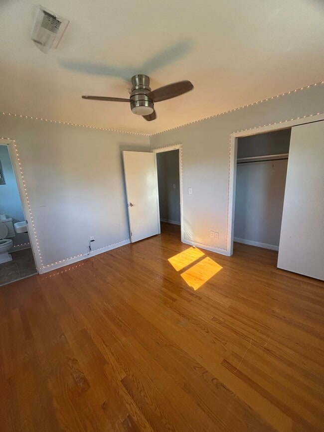 Building Photo - Beautiful 3 bed 3 bath home with finished ...