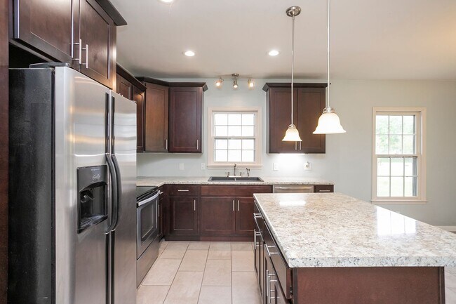Building Photo - Lovely Home in Old Hickory