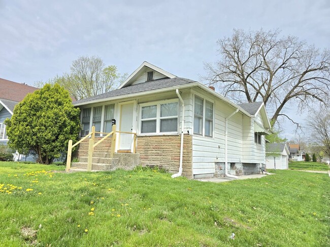 Primary Photo - 1517 Elwood Ave