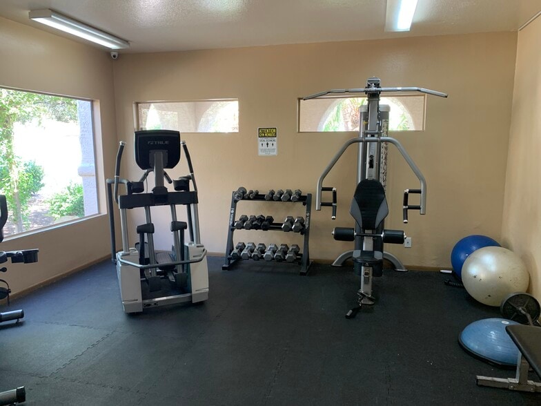 Furnished, ground floor, 2-bedroom condo with assigned covered parking.Pool,Spa,Tennis, Gym. - 5757 W Eugie Ave
