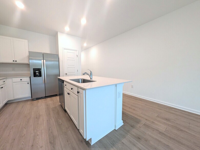 Building Photo - 5916 Ortega Lake Dr