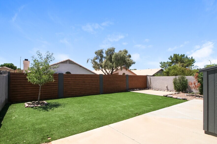 Building Photo - 2533 E Camino St