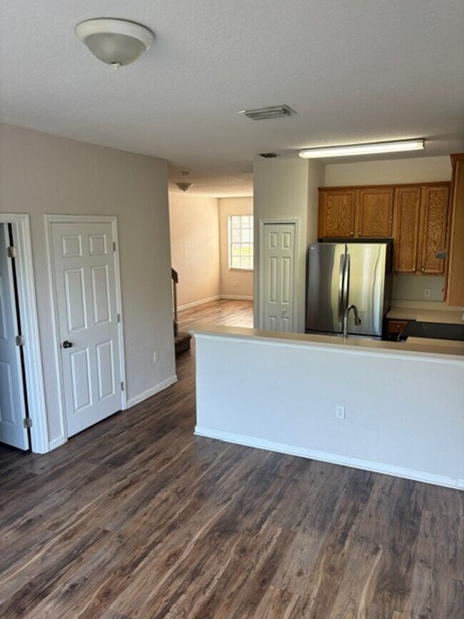 Building Photo - Townhome In St Cloud For Rent with  4 Bedr...