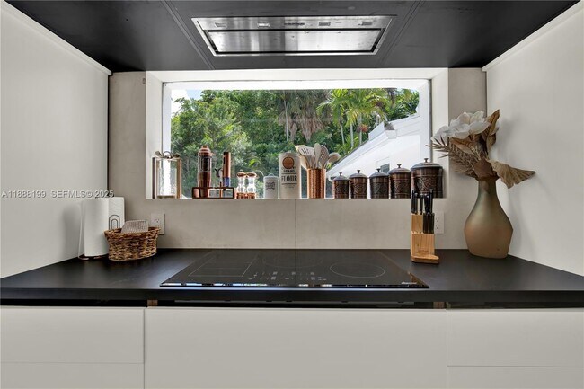 Building Photo - 520 Bay Point Rd