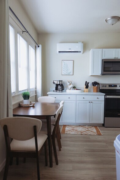 Building Photo - 308 Lamont St