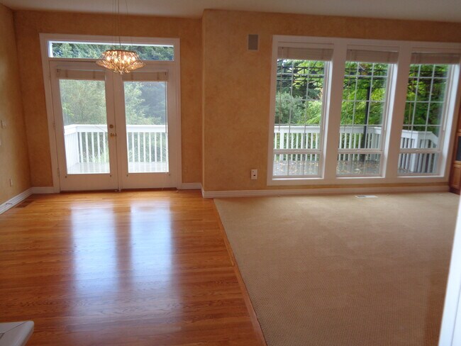 Building Photo - 17083 SW Arbutus Dr