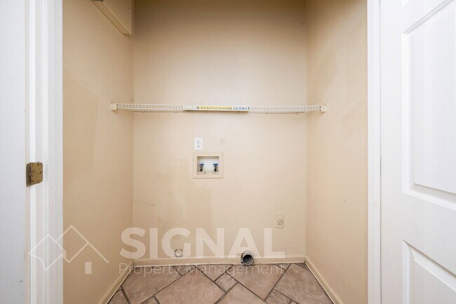 Building Photo - 108 Spring Pl
