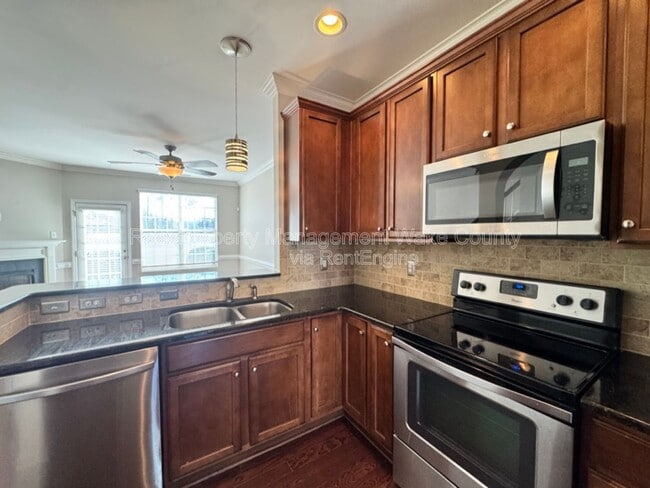 Building Photo - 826 Cupola Dr