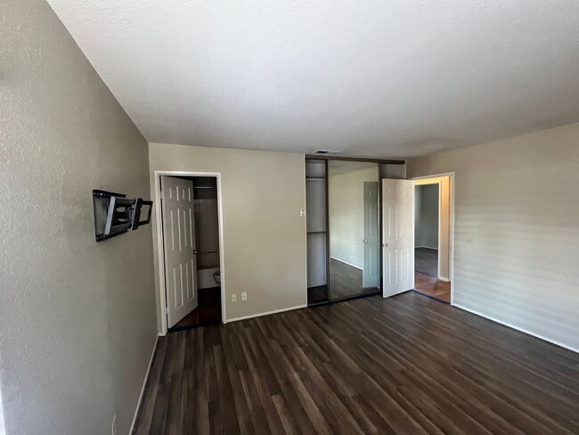 Building Photo - 39510 Sunrose Dr