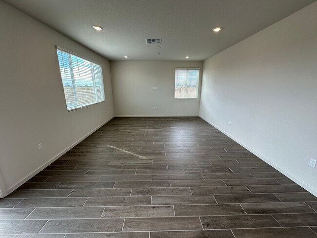 Building Photo - Gorgeous Brand New 3 Bedroom 2.5 Bath Home