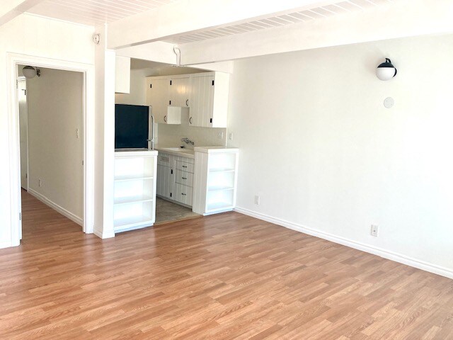 Building Photo - 1246 N Sweetzer Ave