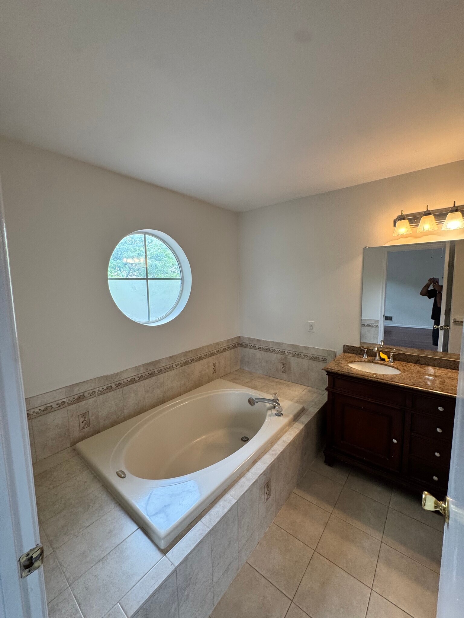 Building Photo - 305 Cobblestone Ct