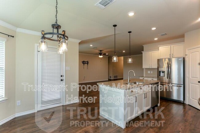 Building Photo - 5610 Fenton Ln