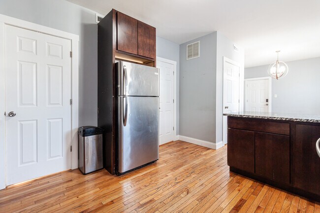 Building Photo - 2968 N Ridgeway Ave