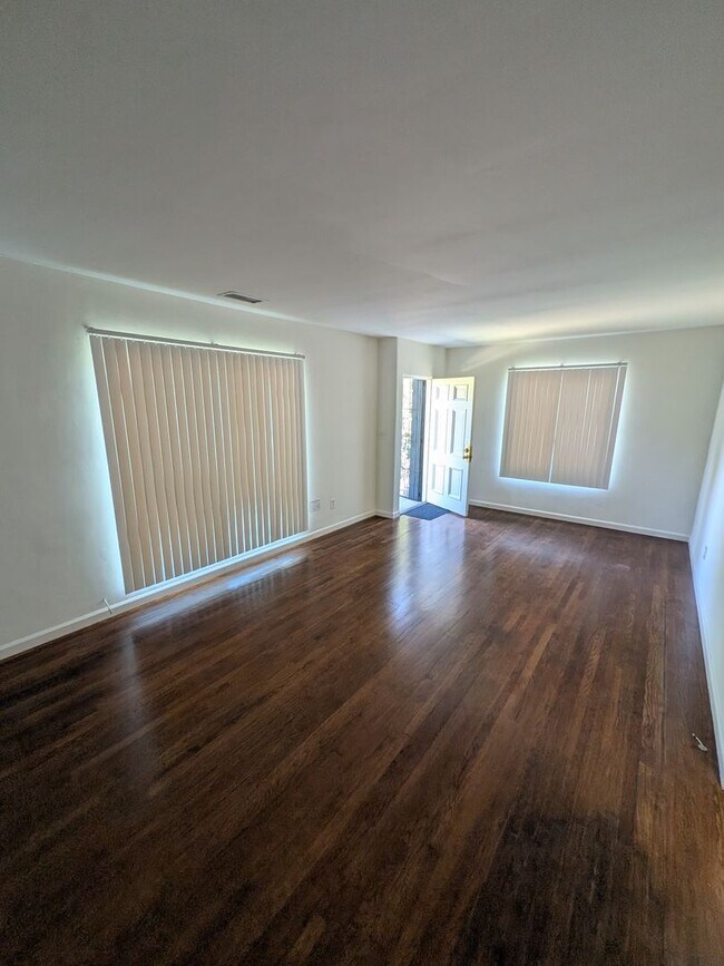 Building Photo - PC - 6673-6675 Amherst