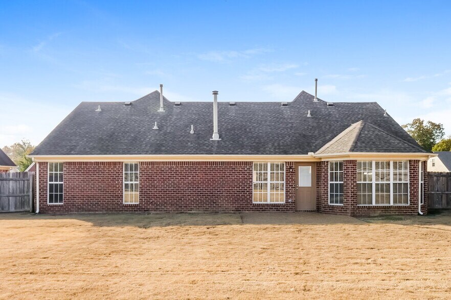 Building Photo - 5086 Jon Oak Dr