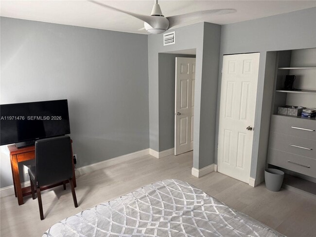 Building Photo - 5270 NE 6th Ave