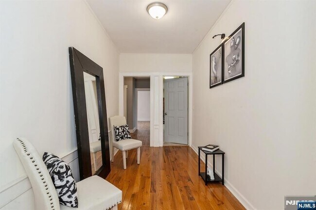 Building Photo - 41-43 Poe Avenue Unit 1