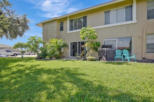 Building Photo - 9949 Twin Lakes Dr
