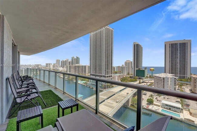Building Photo - 2600 E Hallandale Beach Blvd
