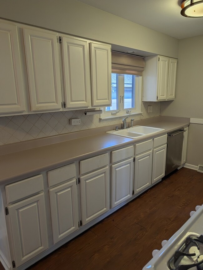 Building Photo - 324 Sunrise Ave