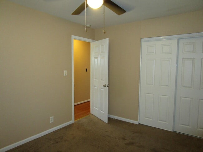 Building Photo - 25606 Hanover St