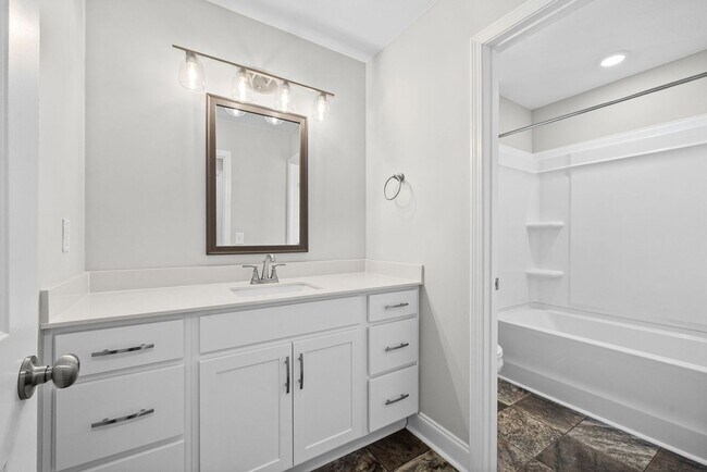 Building Photo - Pet Friendly Four Bedroom!