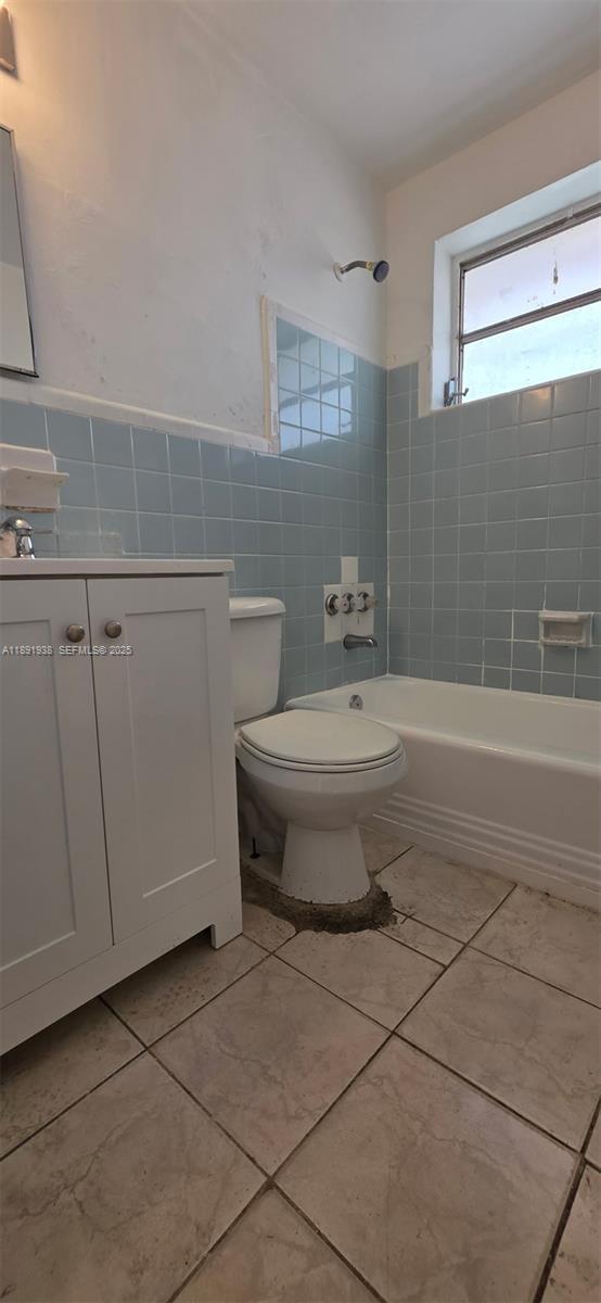 Building Photo - 664 W 29th St