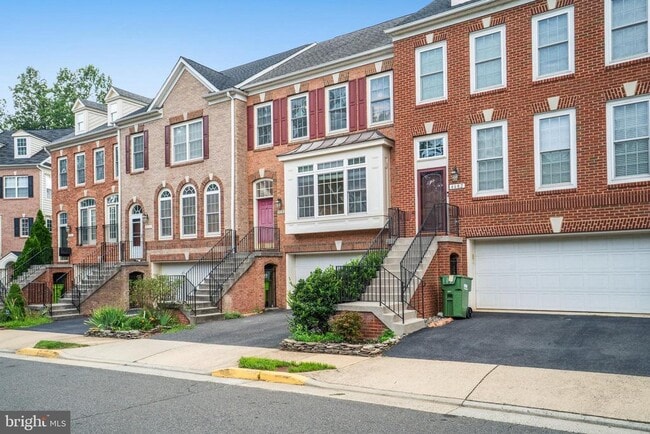 Building Photo - 4684 Carisbrooke Ln
