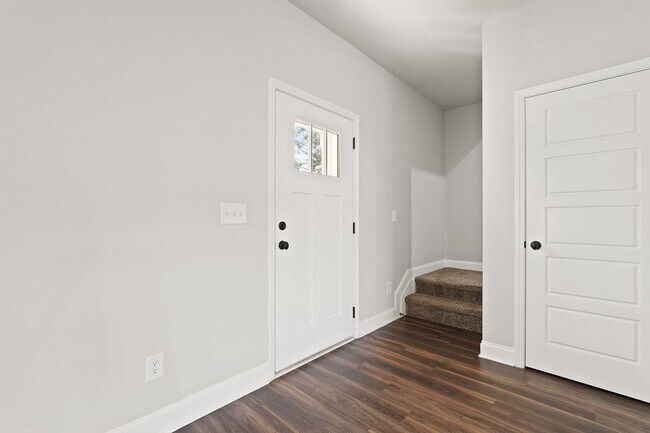 Building Photo - 508 Potter Stone Square