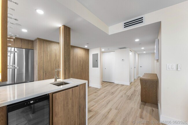 Building Photo - 4201 N Ocean Blvd