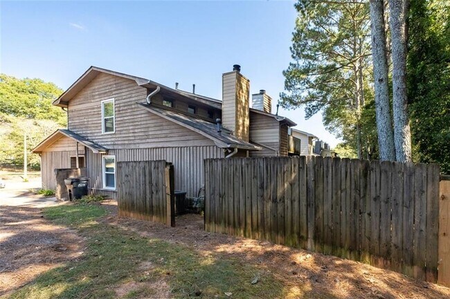 Building Photo - 1682 Wynndowne Trail