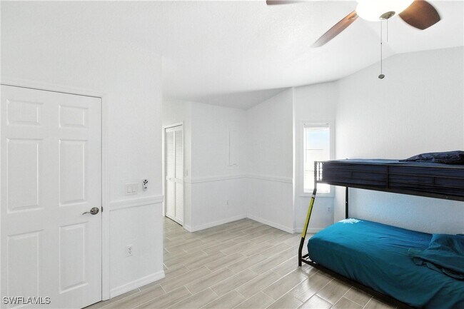 Building Photo - 830 Columbia St