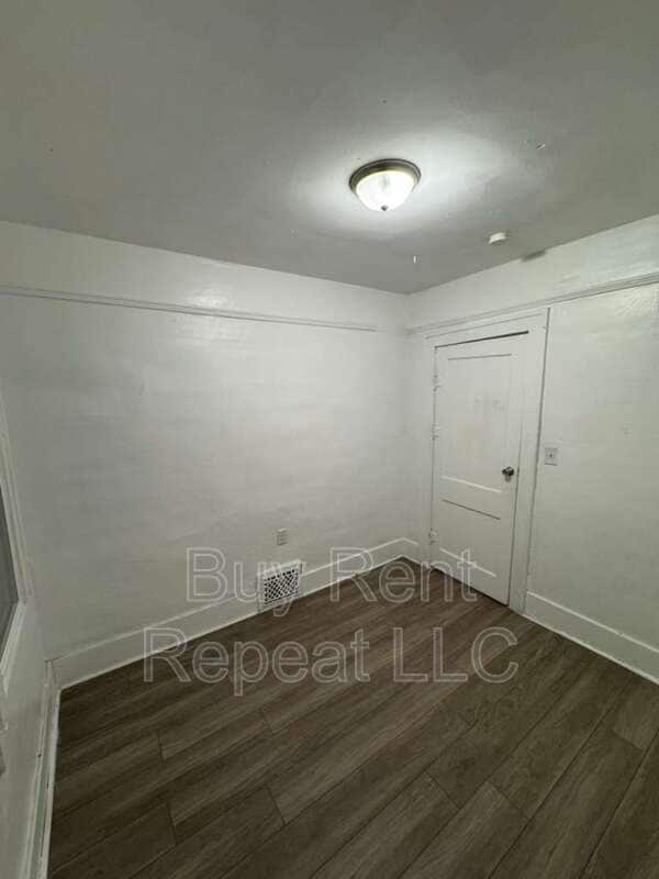 Building Photo - 320 Hudson St