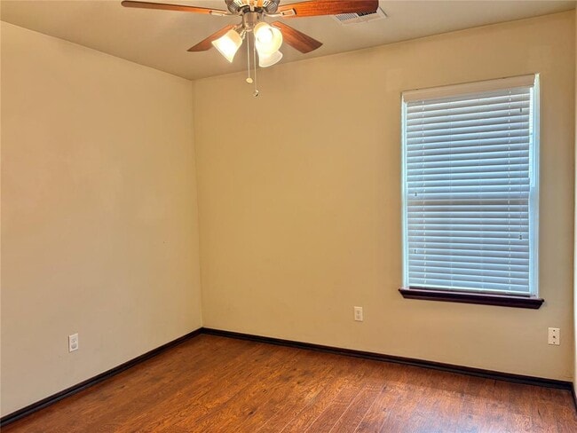 Building Photo - 15105 Kyle Dr