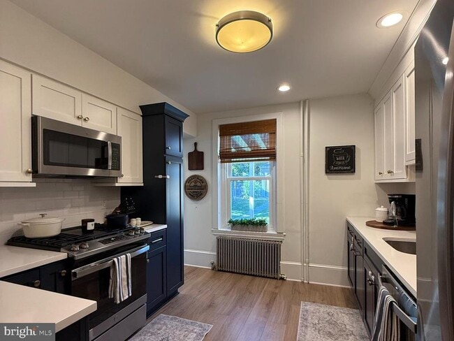 Building Photo - 810 E Elm St