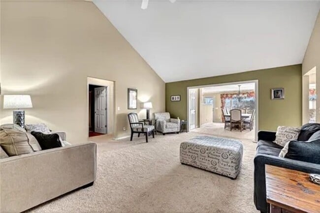Building Photo - Beautiful Lake Front Home on Loch Lomond!