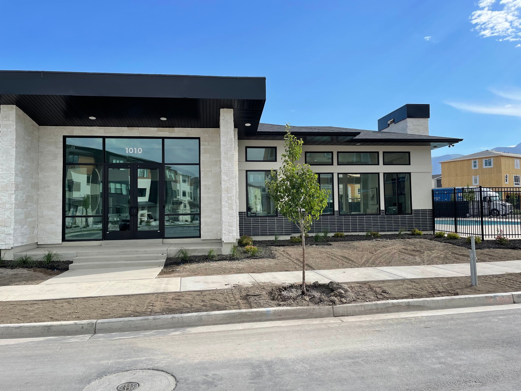 Building Photo - 551 S 1020 W