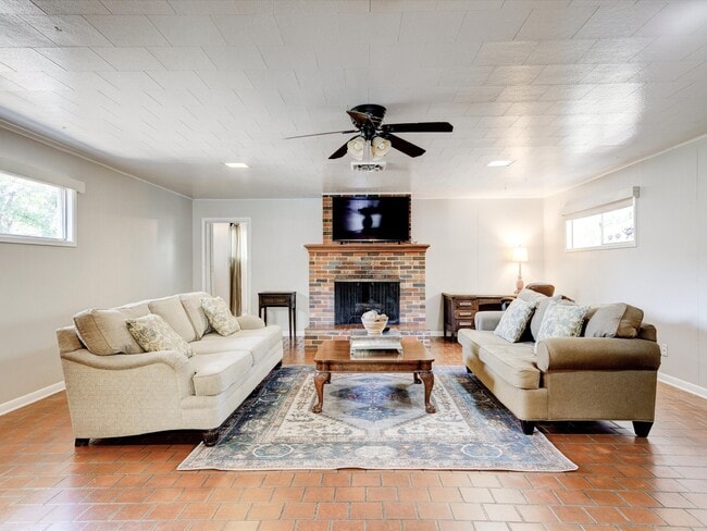 Building Photo - 3524 Corto Ave