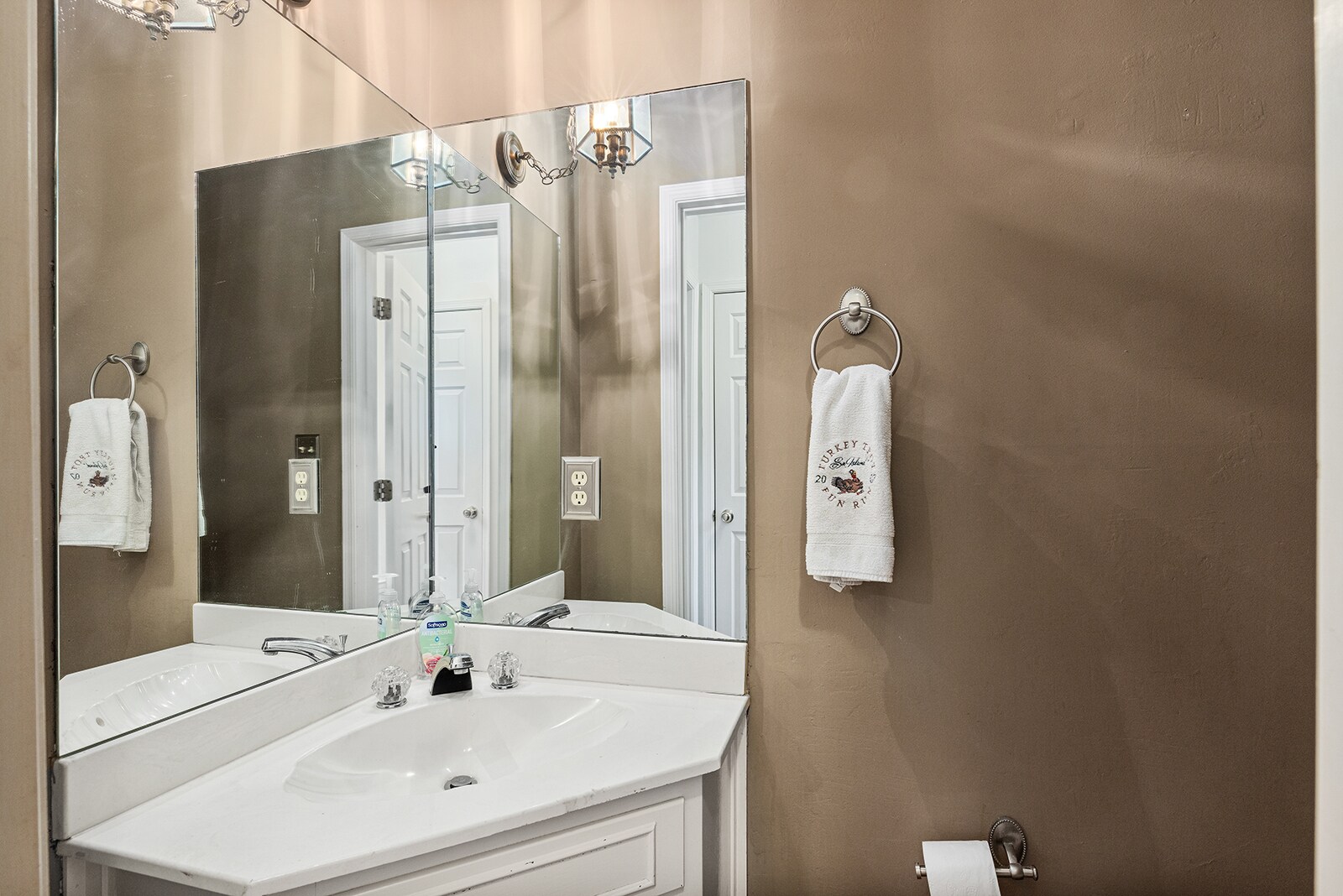 Building Photo - 104 Terrace Dr NE