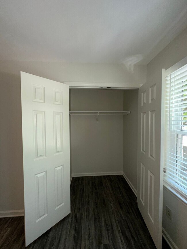 Building Photo - 185 S Eagle Creek Dr