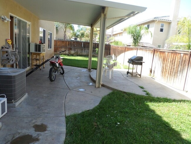 Building Photo - Monument Ranch - BIG home with LOTS to off...