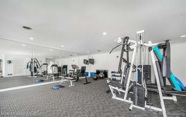 Building Photo - 444 Chester St