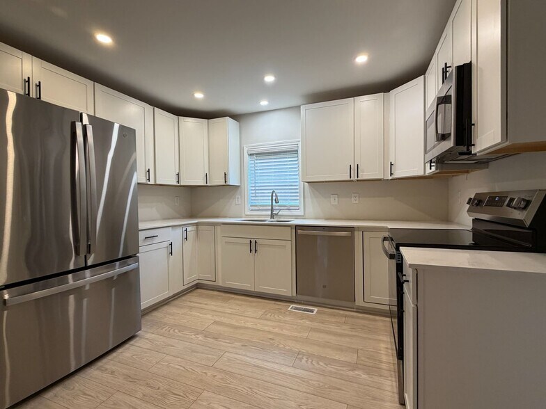 Building Photo - 4111 Brown Dr